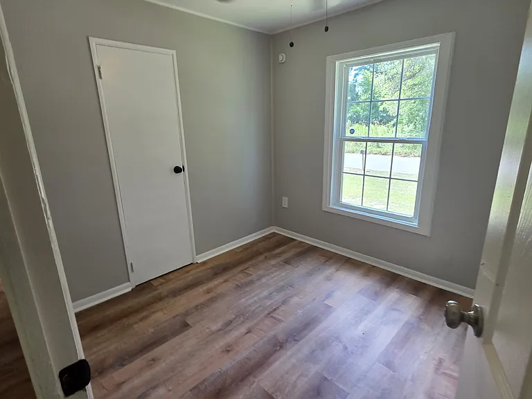 2641 Village Green Ln — Photo 6
