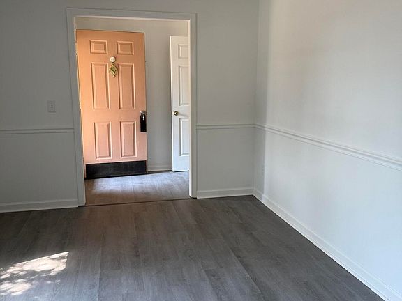 4th image of 711 Longwood Dr