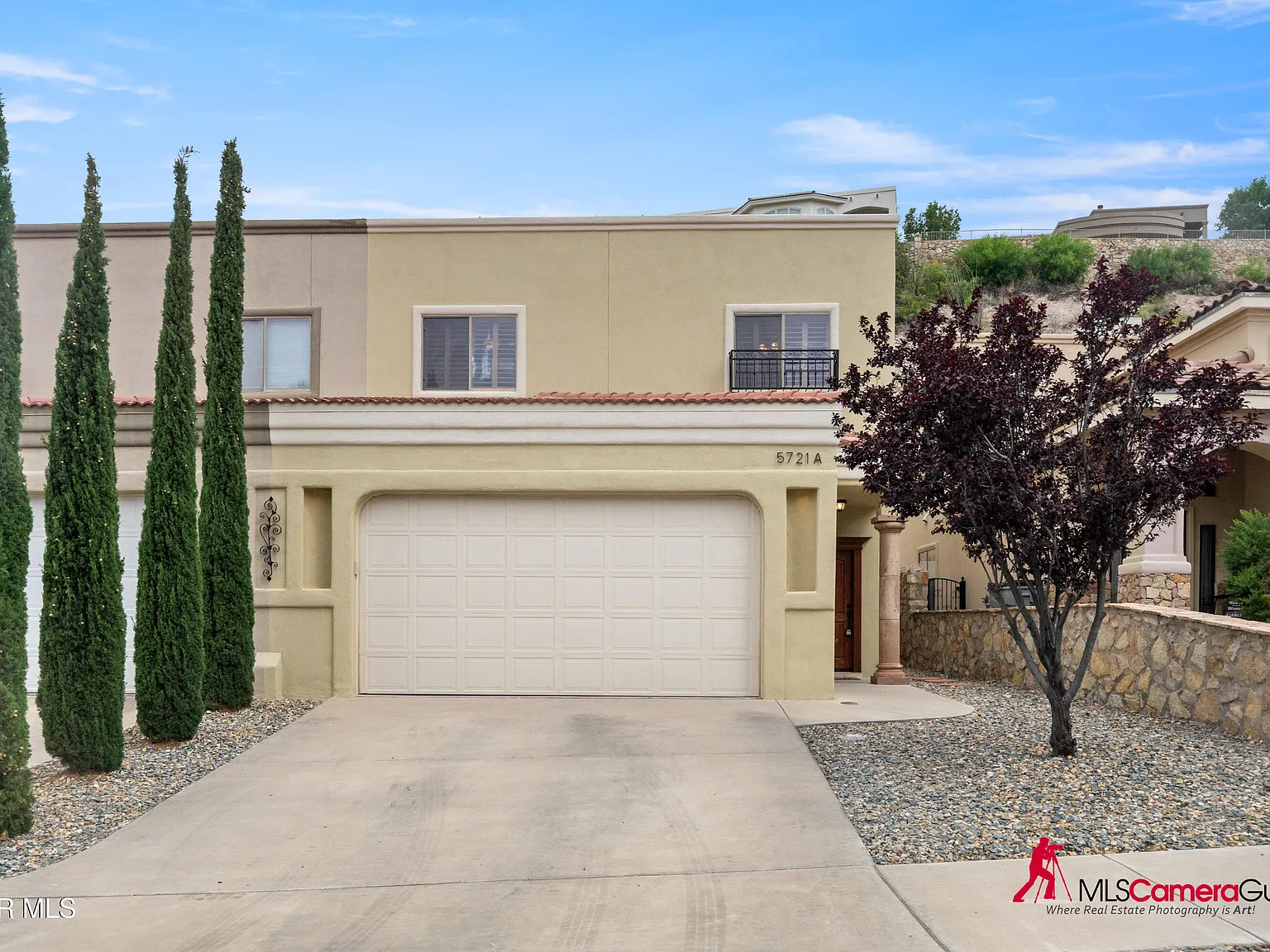 3 bed, 3.5 bath, 2405 sqft, $2,695 — Photo 2