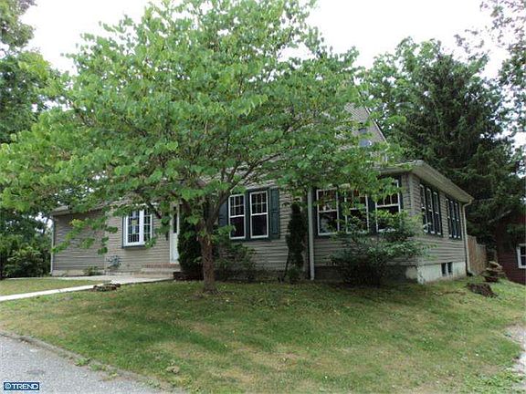 2nd image of 363 Woodbine St