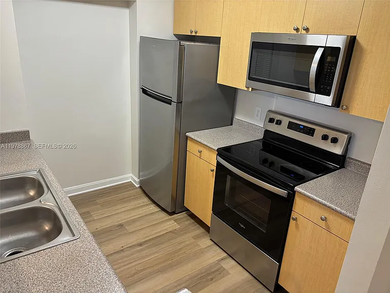 1919 Van Buren St #219A — Photo 3