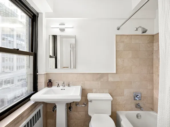 135 East 54th Street image 7 of 9