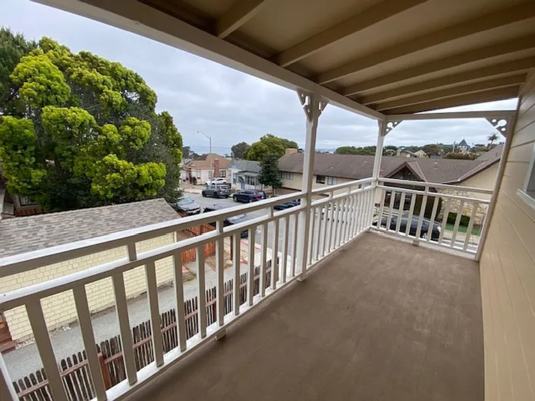542 Pine Ave — Photo 24