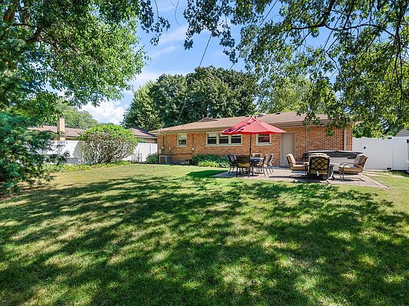 4th image of 1446 Huntington Dr
