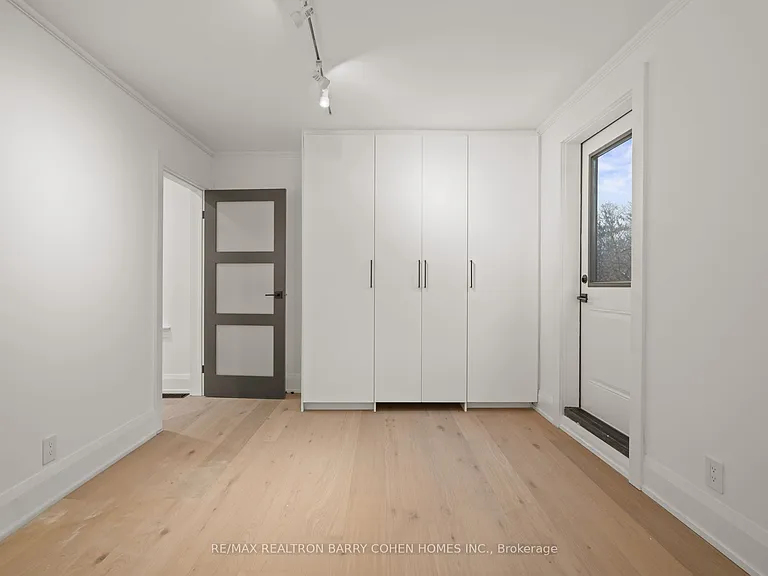 231 Macpherson Ave — Photo 35