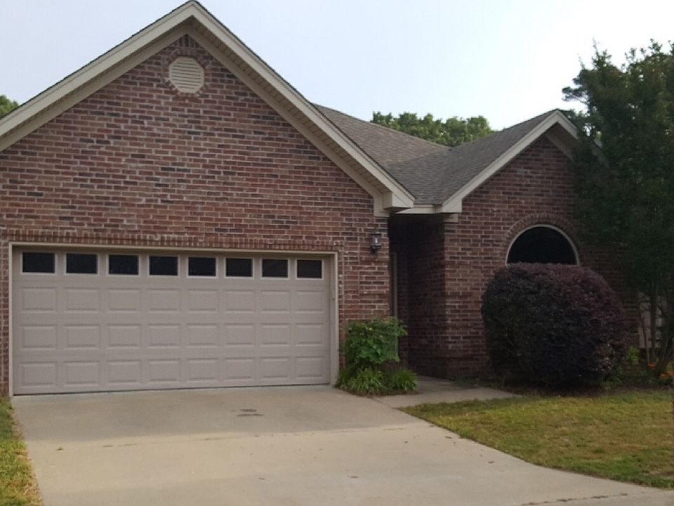 3234 Drake Drive