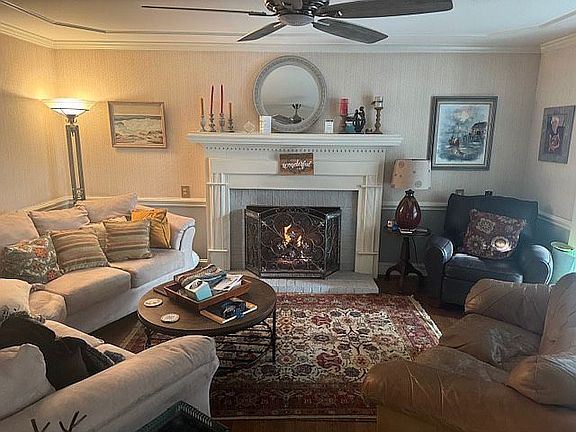 gas fireplace, hardwood flrs
