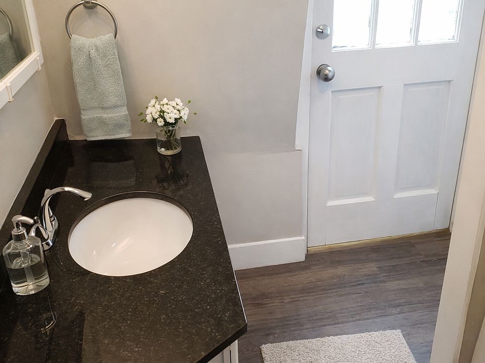 2nd image of 51-53 Summer St #205D5709E