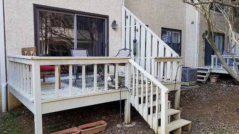 4 bed, 2.5 bath, 2200 sqft, $3,000 — Photo 2