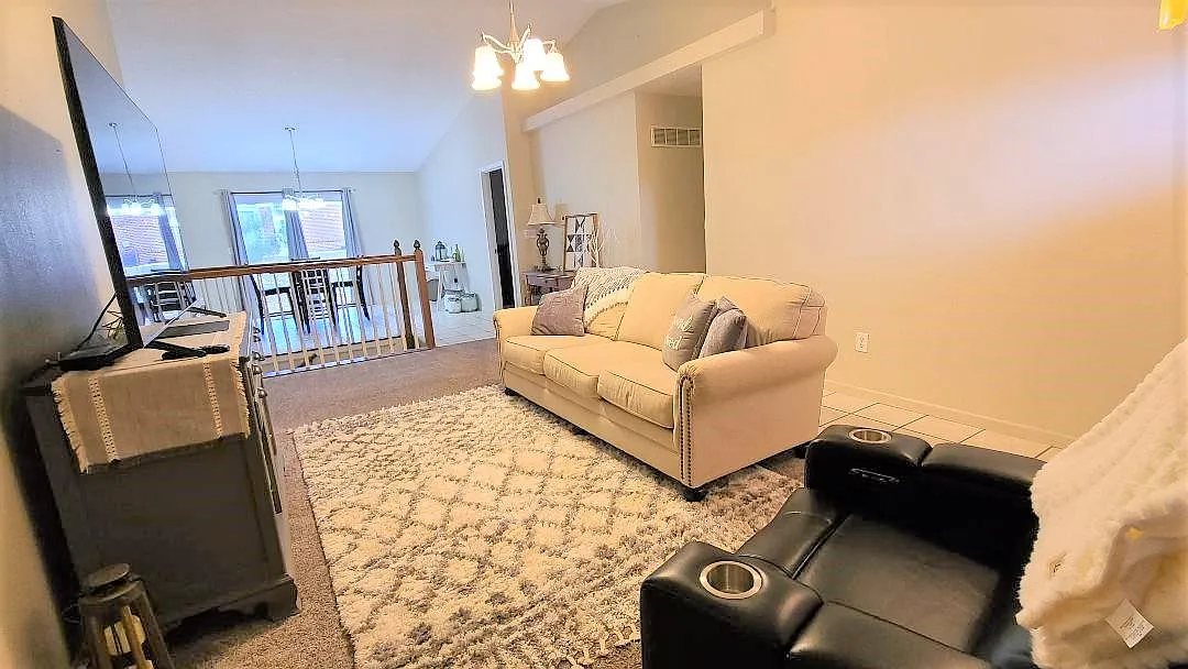 1306 Rachael Ln — Photo 3