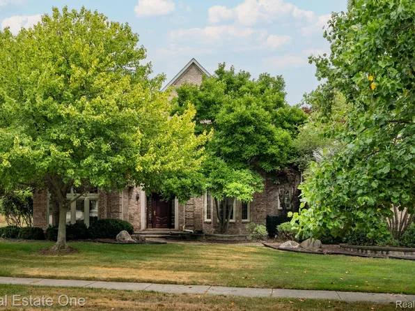 2038 Haverford Dr, Troy, MI 48098