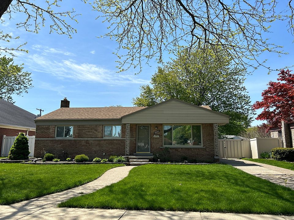 1st image of 2684 Pinetree Dr