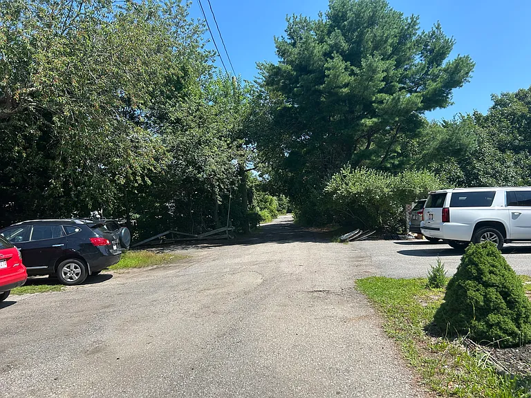 5 Fannies Ln — Photo 4