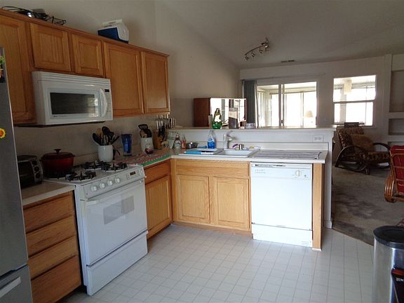 4th image of 1328 Windsor Dr