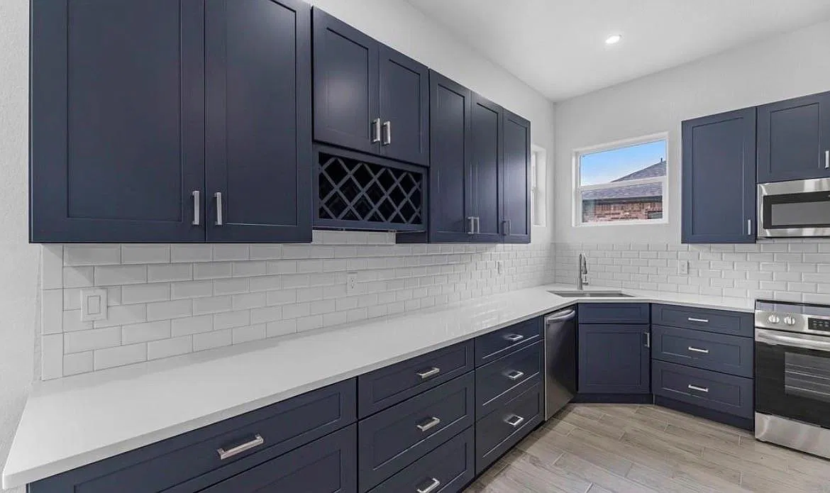 3 bed, 5.0 bath, 1869 sqft, $1,900 — Photo 4