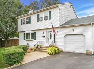 45 W 8th St, Locust Valley, NY 11560