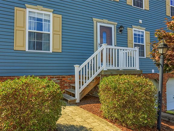 4th image of 1006 Sweet Brier Dr