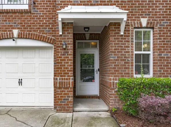 1219 Seattle Slew Ln, Cary, NC 27519