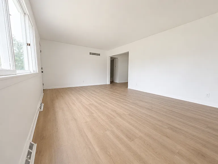 3202 W Birkshire Dr — Photo 9