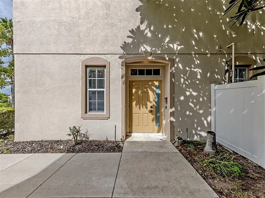 3 bed, 2.5 bath, 1657 sqft, $2,950 — Photo 2