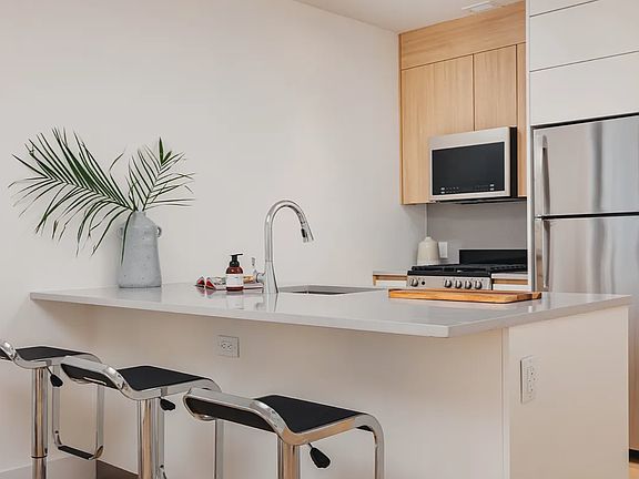 4th image of 378 Weirfield St #301