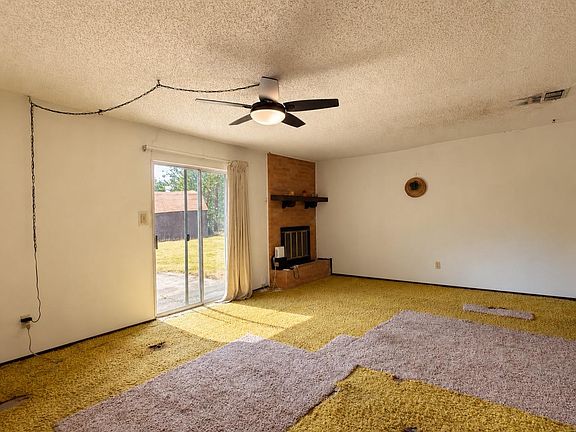 4th image of 704 Drake Ln