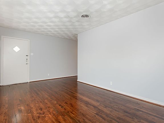4th image of 10817 Lake Gardens Dr