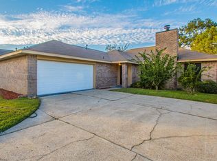 10833 E Idlewood Dr, La Porte, TX 77571