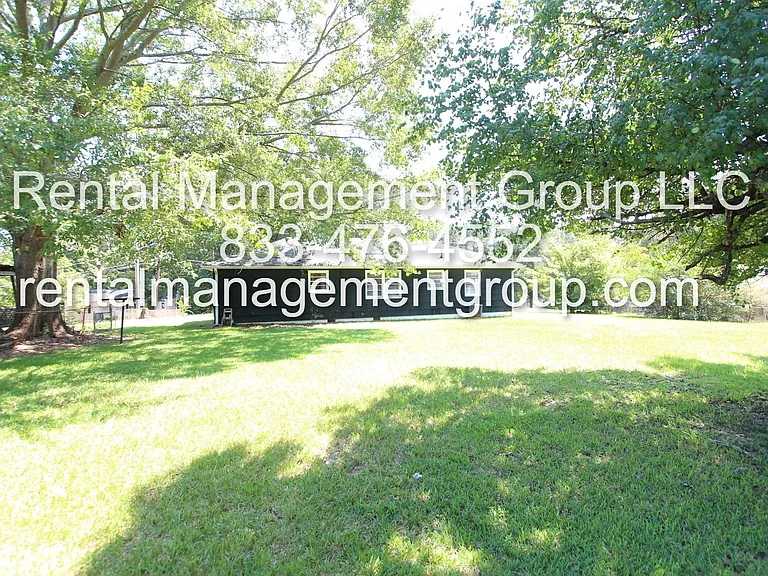 2332 3rd St NE — Photo 16