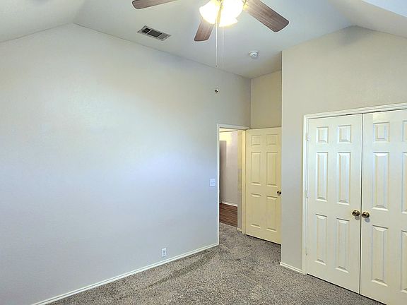 5th image of 2105 Oak Park Dr