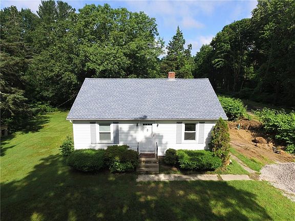 4th image of 68 Willard Ave