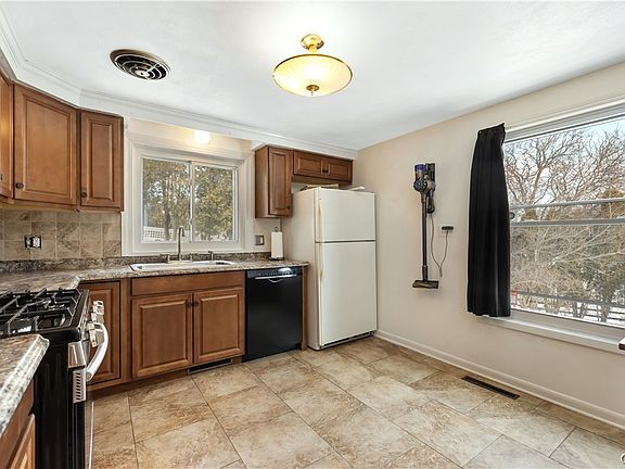 5th image of 108 Terraceview Rd