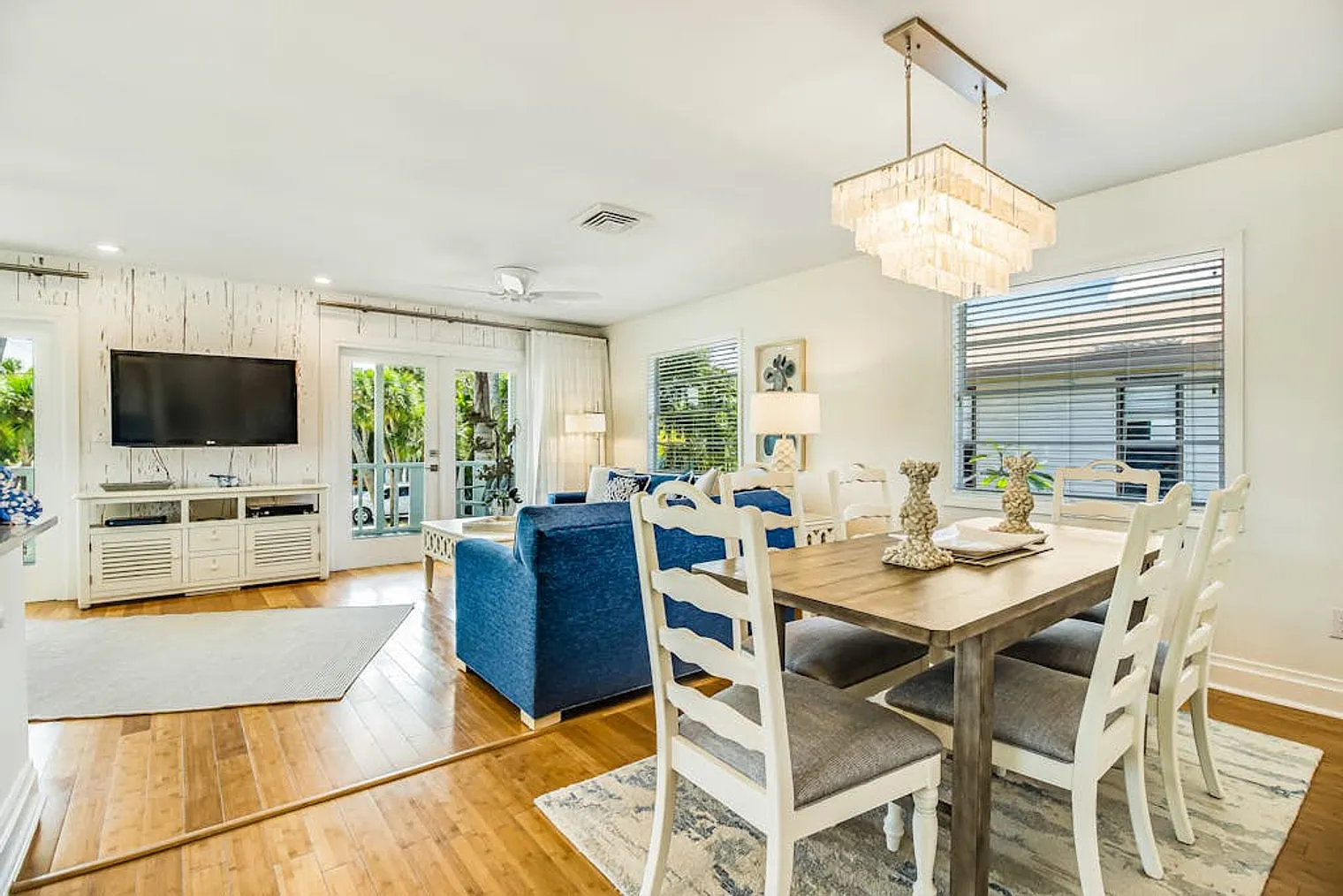 3 bed, 2.0 bath, 1194 sqft, $3,984 — Photo 4