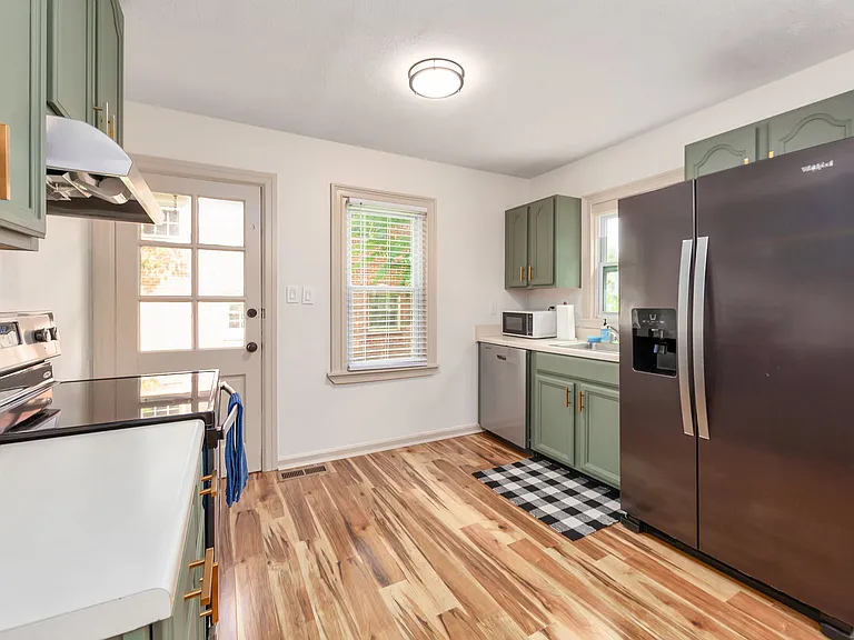 110 Westwood Ave — Photo 5