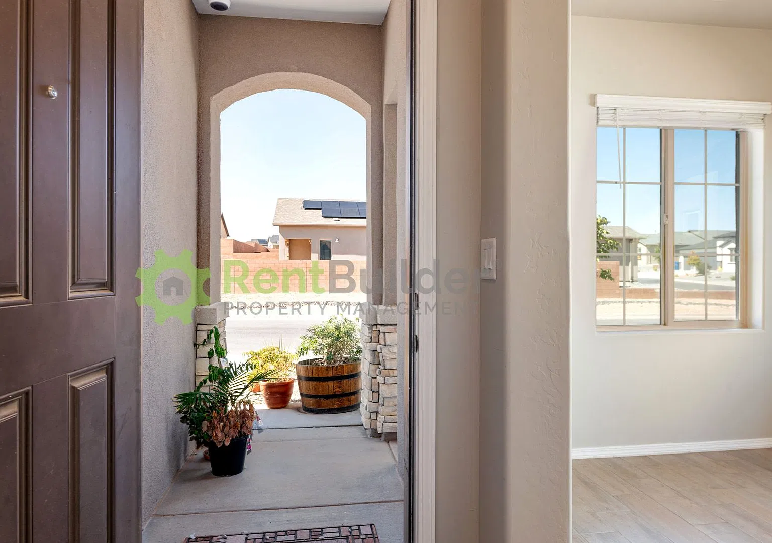 3 bed, 2.0 bath, 1649 sqft, $2,295 — Photo 2