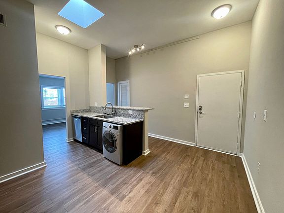 4th image of 500 W Franklin St #Fc-28