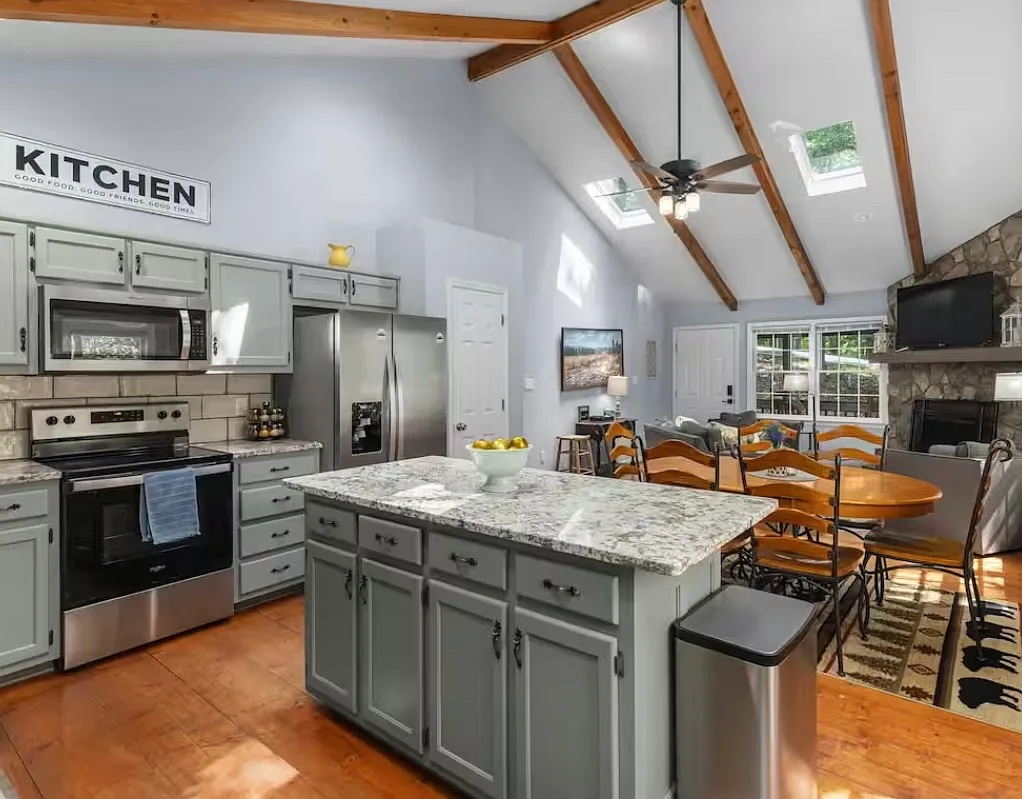 4 bed, 2122 sqft, $2,850 — Photo 4