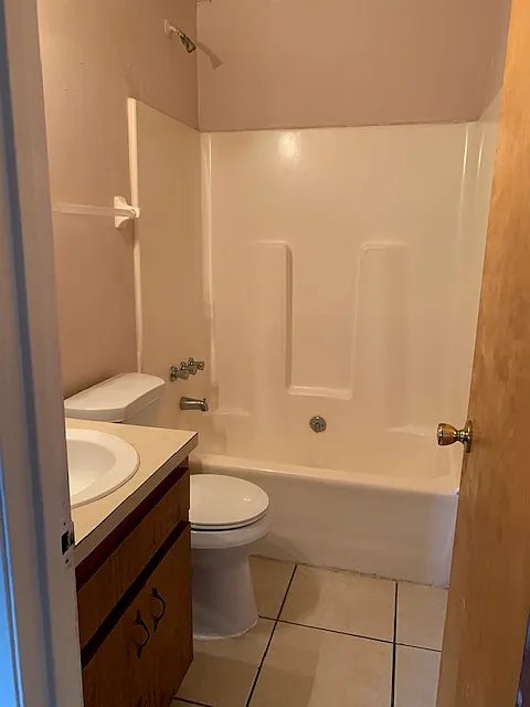 2 bed, 2.5 bath, 1110 sqft, $1,200 — Photo 2