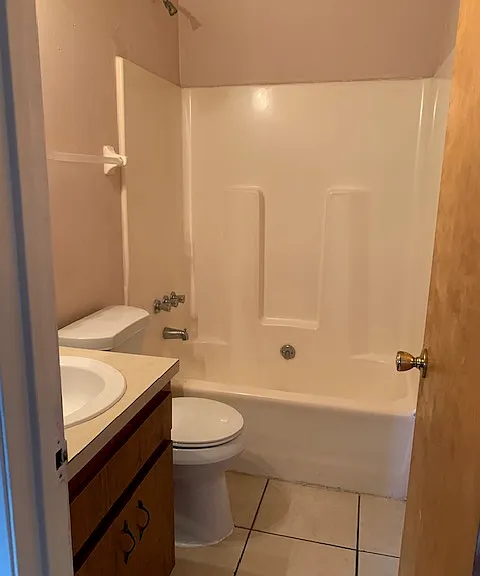 6121 SW 12th Pl — Photo 2
