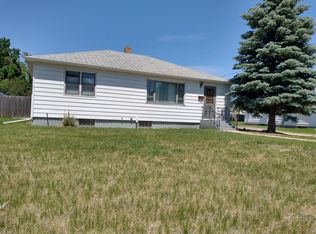 405 8th St NE, Jamestown, ND 58401