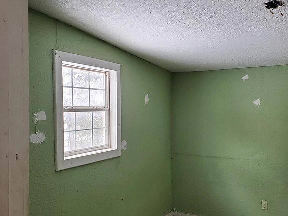5th image of 3615 SE 15th Ave