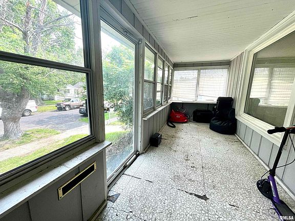 4th image of 1128 W Gift Ave