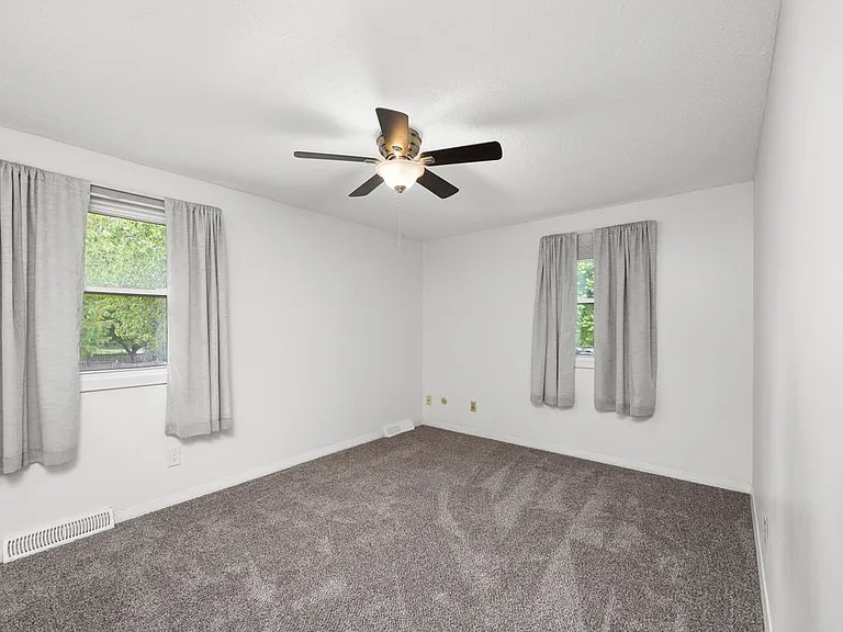 3129 Windsor Dr — Photo 16