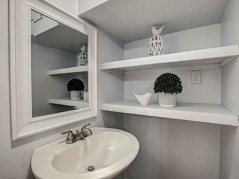 1603B Wilson St — Photo 10