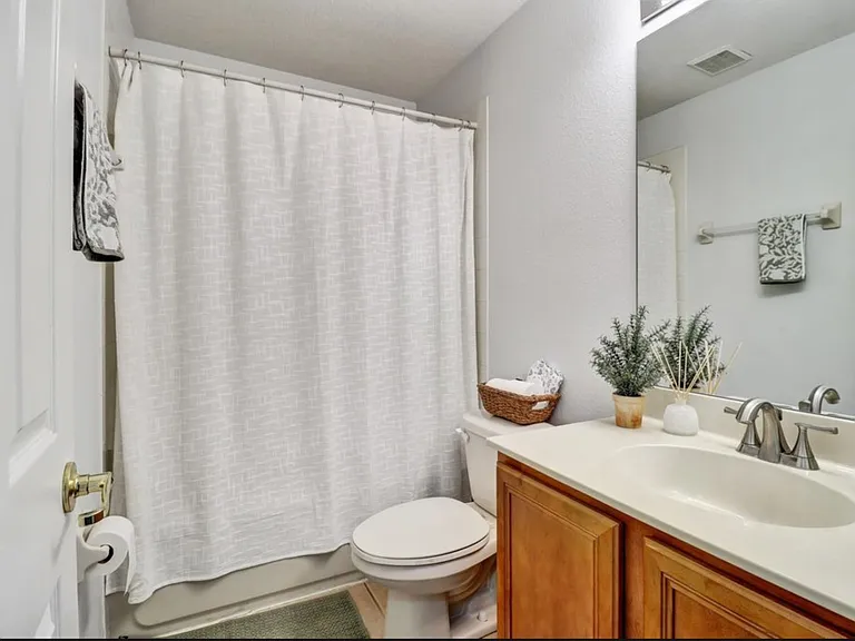 2761 Retreat View Cir — Photo 42