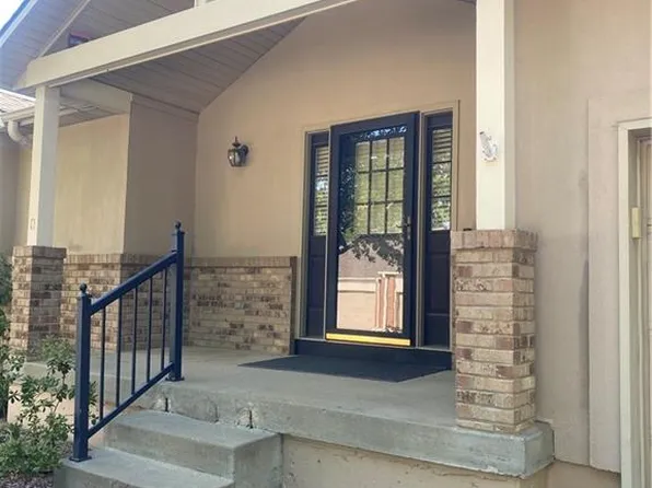 2301 Richwood Cir, Blue Springs, MO 64015