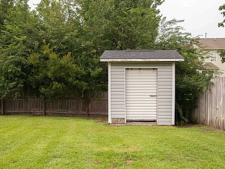 209 Lansing Ct — Photo 44
