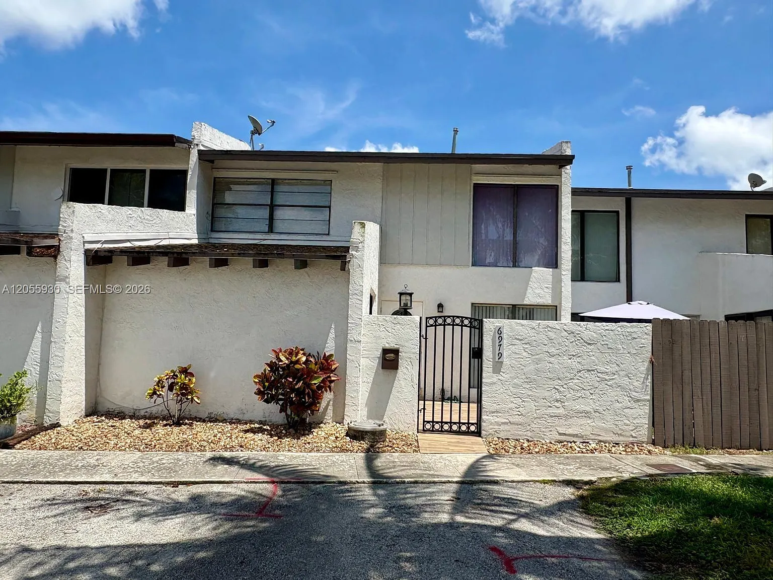 Snapper Creek Townhouses — Photo 1