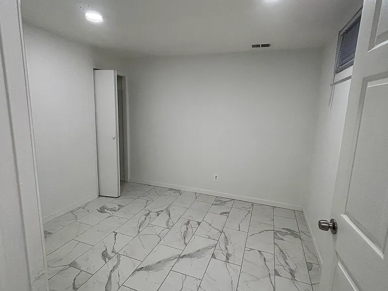 2903 Williamsburg Ct — Photo 10