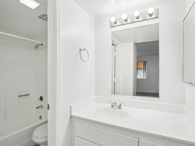 Lemon Grove Apartments — Photo 7